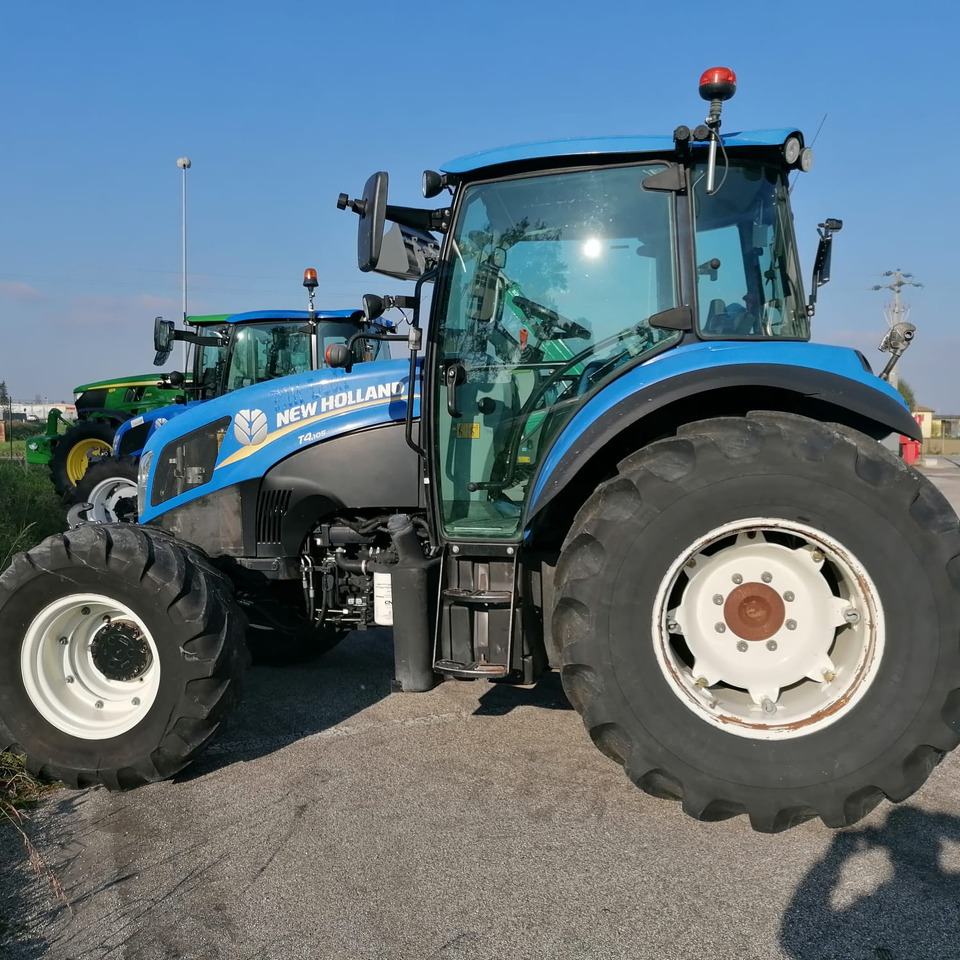 NEW HOLLAND T4.105 - Farm tractor: picture 2 NEW HOLLAND T4.105 - Farm tractor: picture 2