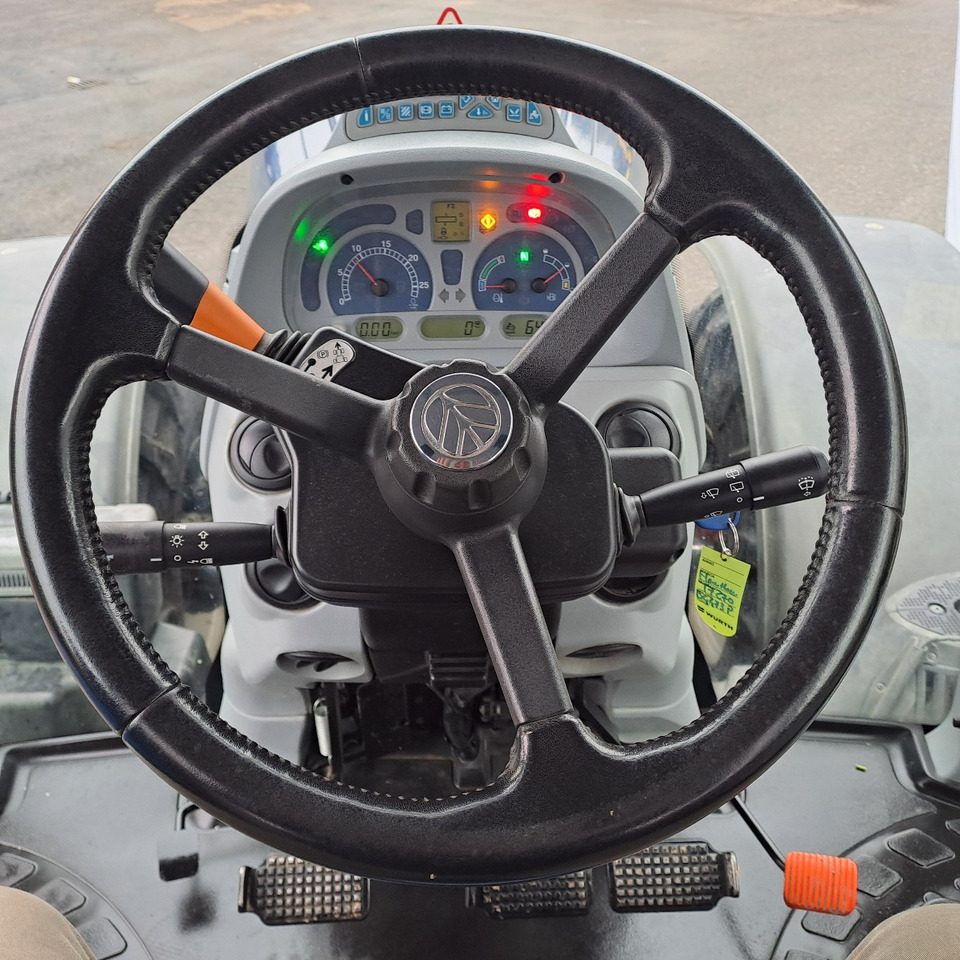 NEW HOLLAND T7.270 BLUEPOWER - Farm tractor: picture 2 NEW HOLLAND T7.270 BLUEPOWER - Farm tractor: picture 2