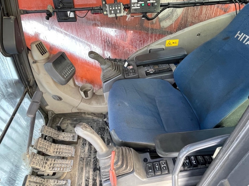 Crawler excavator Hitachi ZX 470 LC H-3: picture 16