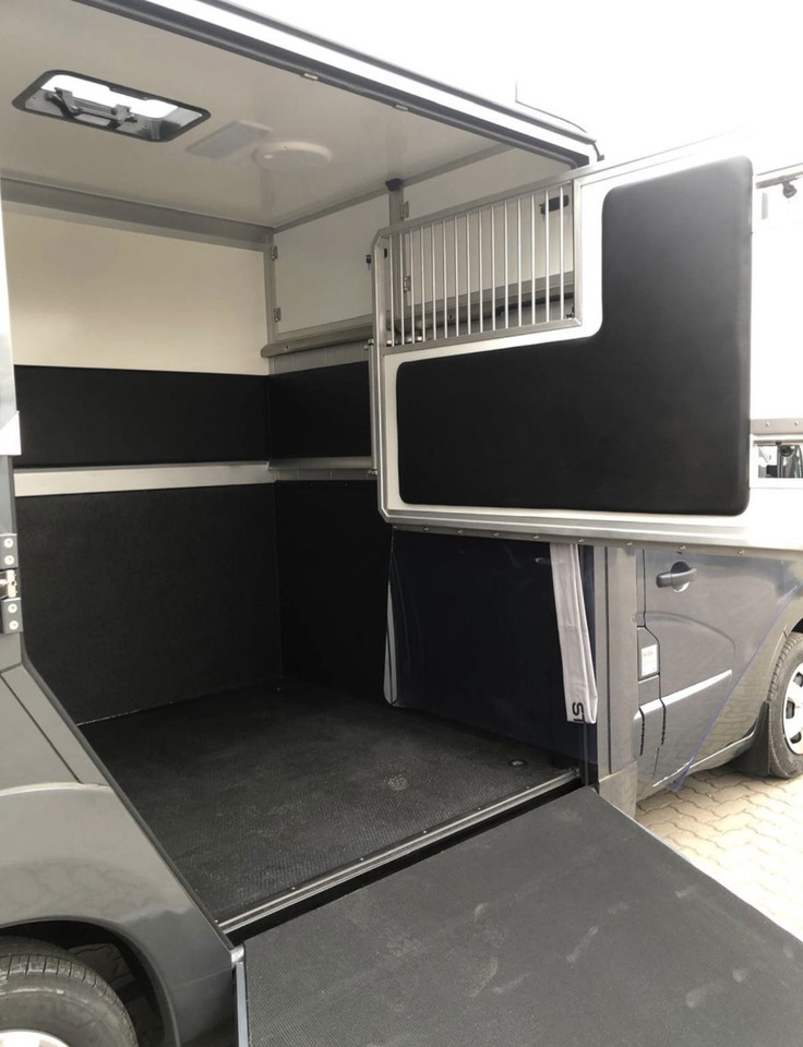 RENAULT Master - Horse truck: picture 5 RENAULT Master - Horse truck: picture 5
