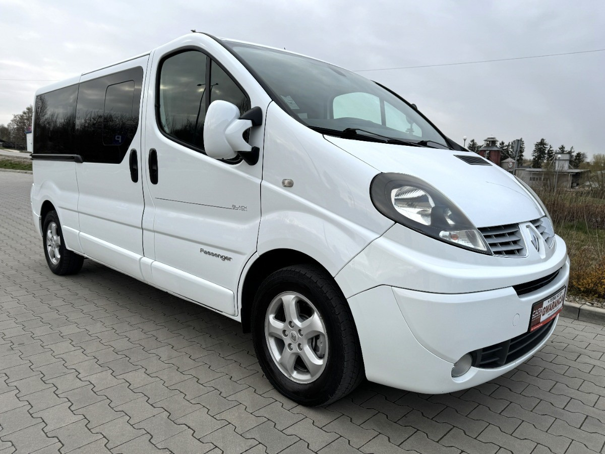 Renault Trafic L2 Long 2.5 150KM Black Edition 9 osobowy TOUR Nawiewy tylne - Minibus, Passenger van: picture 4 Renault Trafic L2 Long 2.5 150KM Black Edition 9 osobowy TOUR Nawiewy tylne - Minibus, Passenger van: picture 4