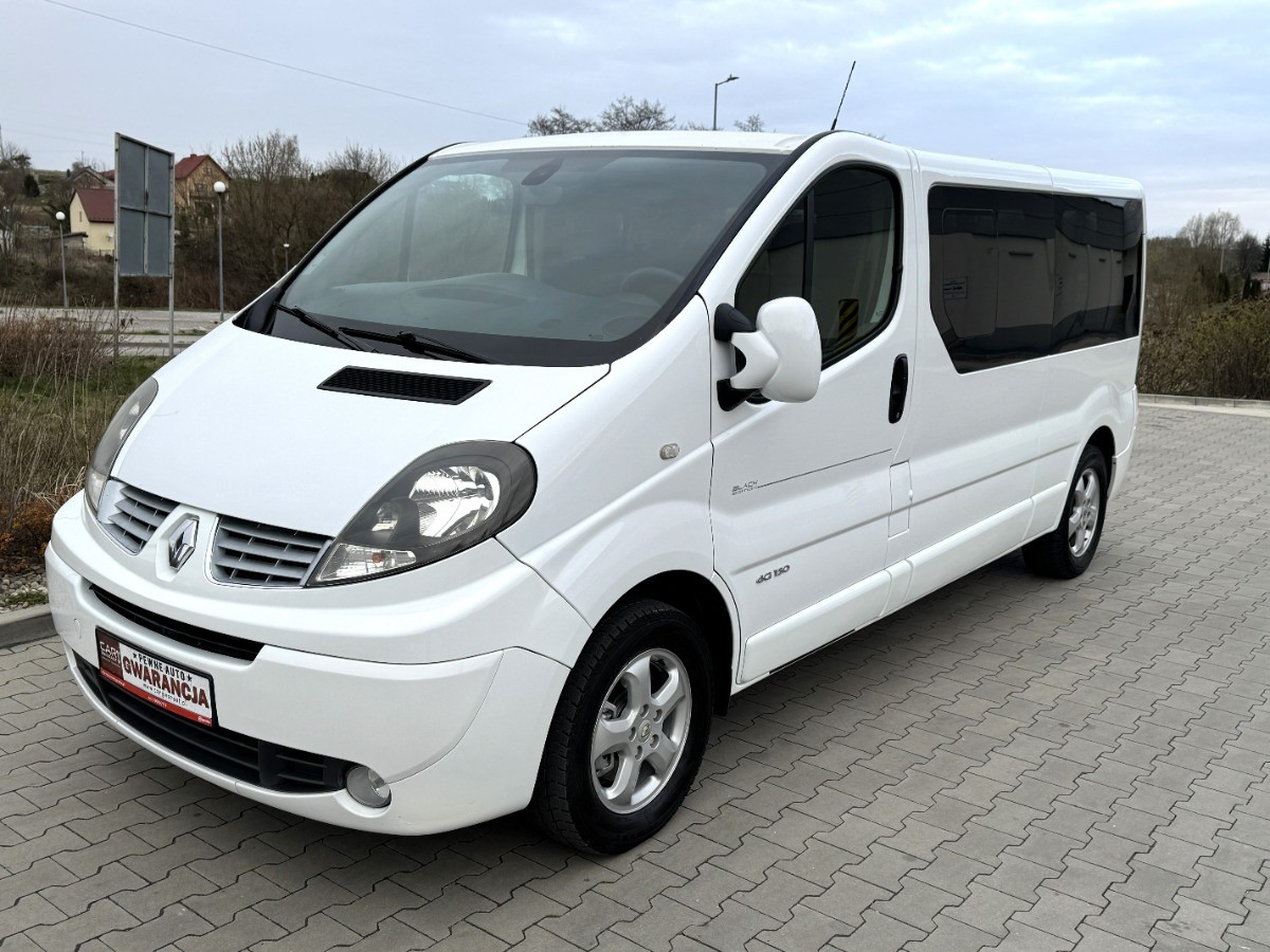 Renault Trafic L2 Long 2.5 150KM Black Edition 9 osobowy TOUR Nawiewy tylne - Minibus, Passenger van: picture 1 Renault Trafic L2 Long 2.5 150KM Black Edition 9 osobowy TOUR Nawiewy tylne - Minibus, Passenger van: picture 1