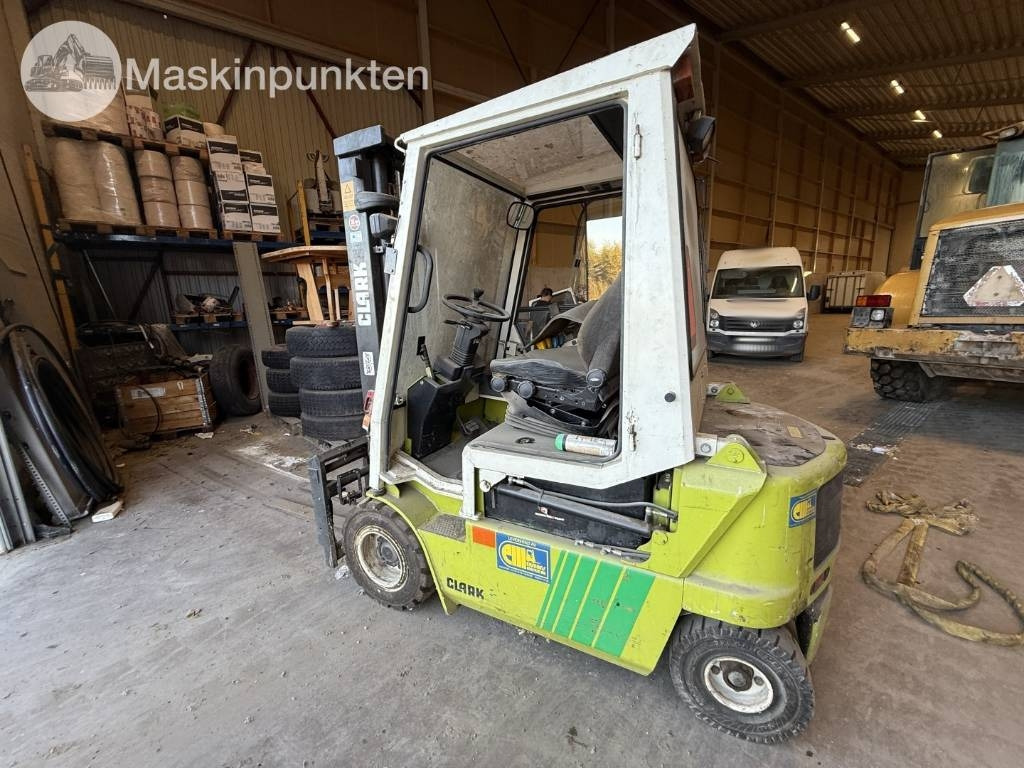 Clark CEM 25 - Diesel forklift: picture 1 Clark CEM 25 - Diesel forklift: picture 1