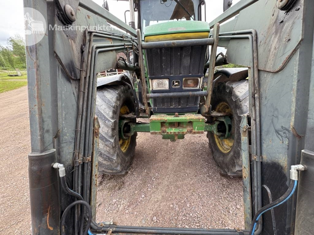 Farm tractor John Deere 7600: picture 26