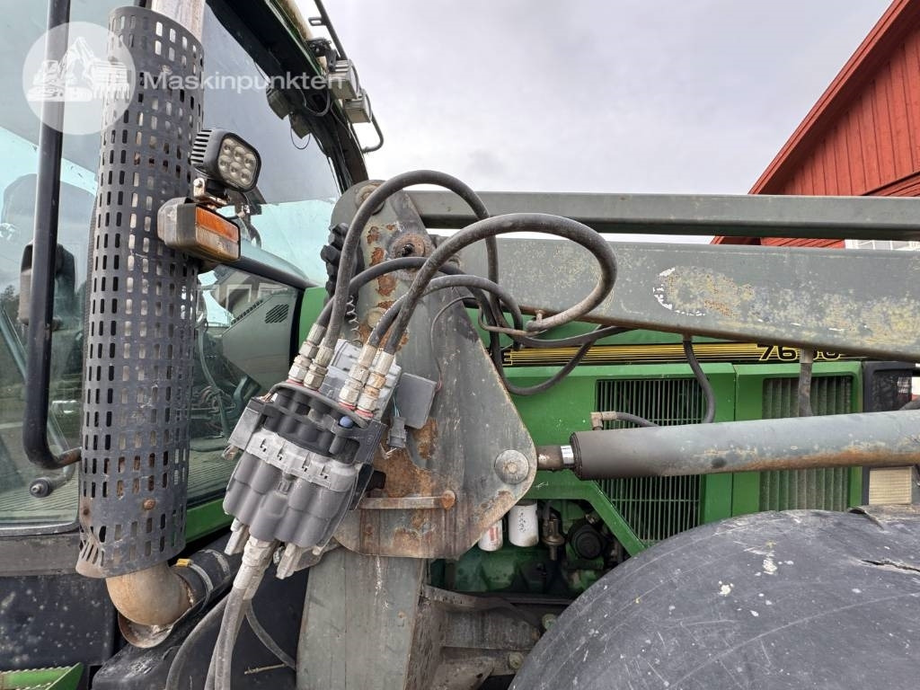 Farm tractor John Deere 7600: picture 21