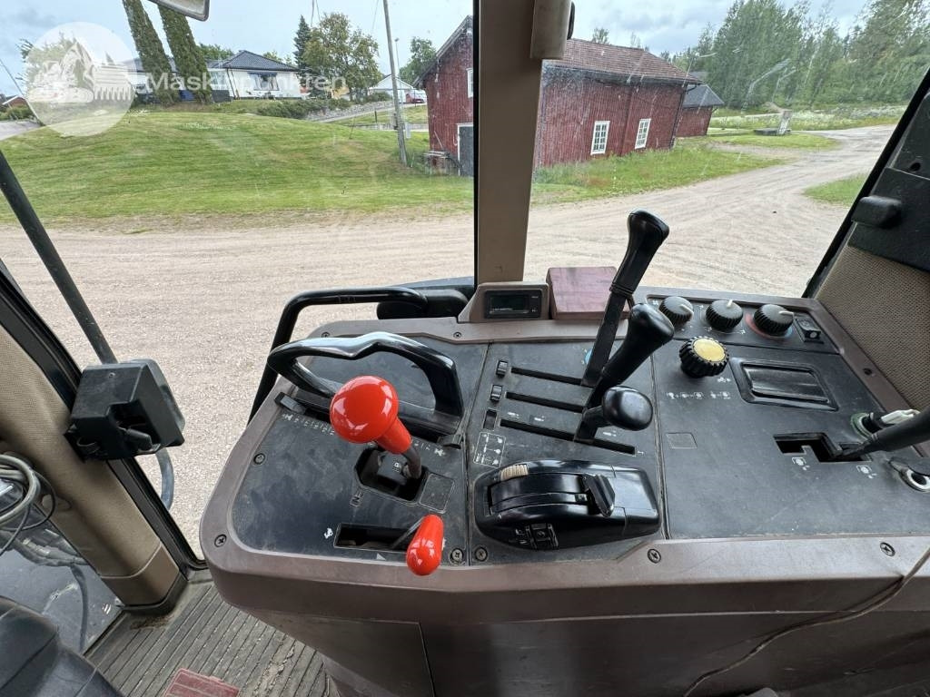 Farm tractor John Deere 7600: picture 45