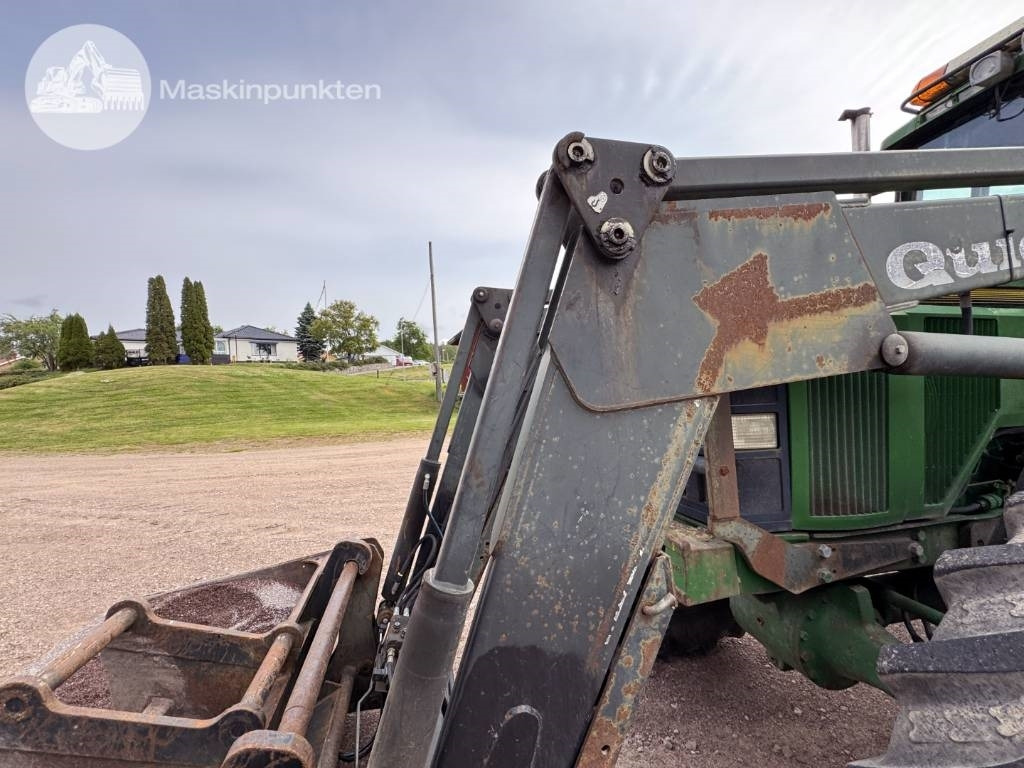 Farm tractor John Deere 7600: picture 29