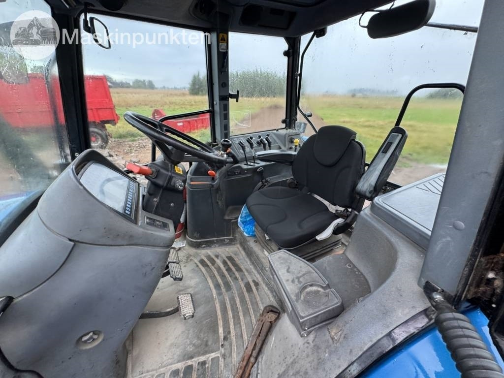 Farm tractor New Holland 8560: picture 24