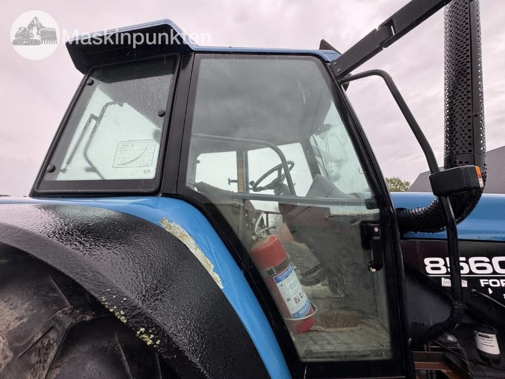 Farm tractor New Holland 8560: picture 22