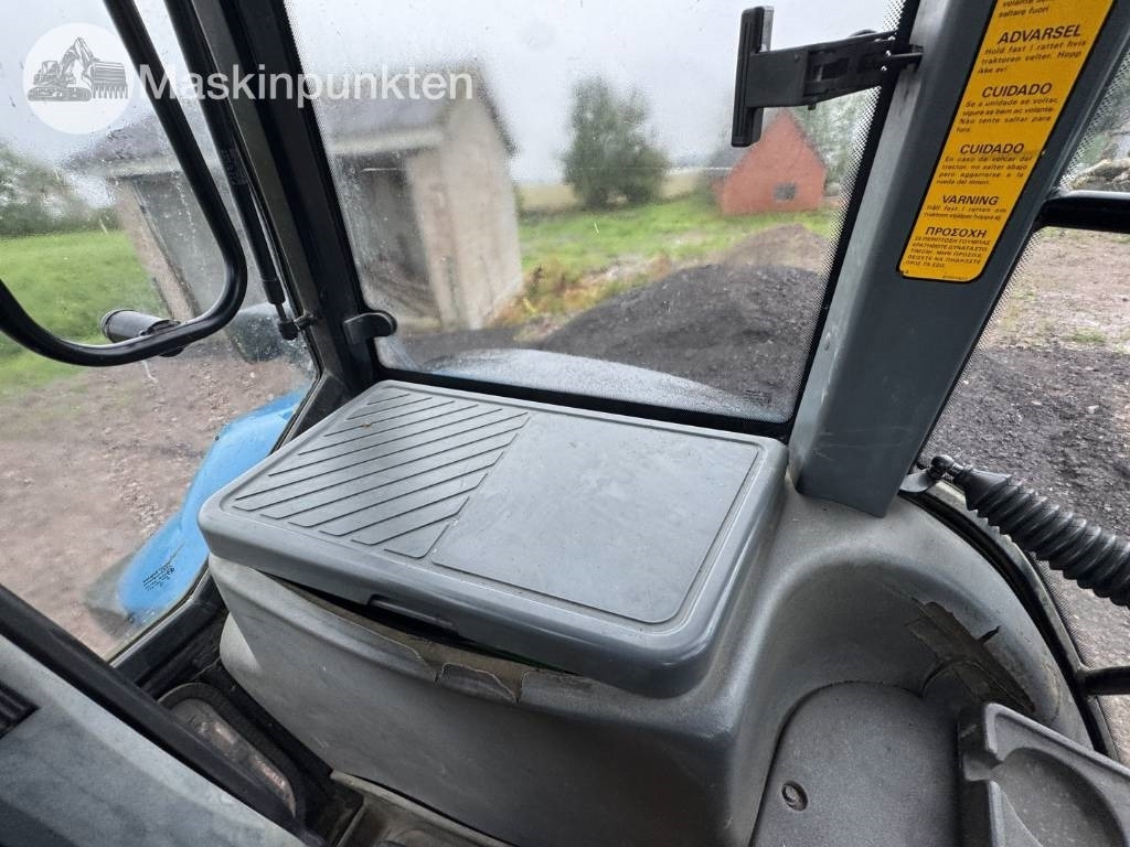 Farm tractor New Holland 8560: picture 38