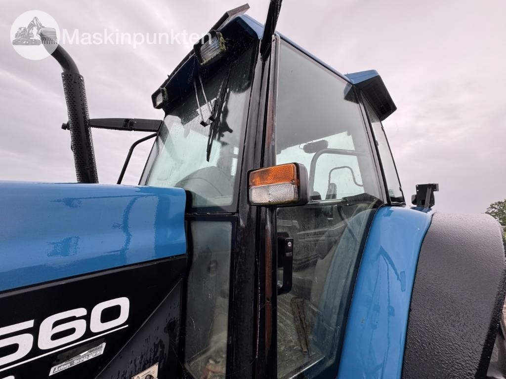Farm tractor New Holland 8560: picture 19