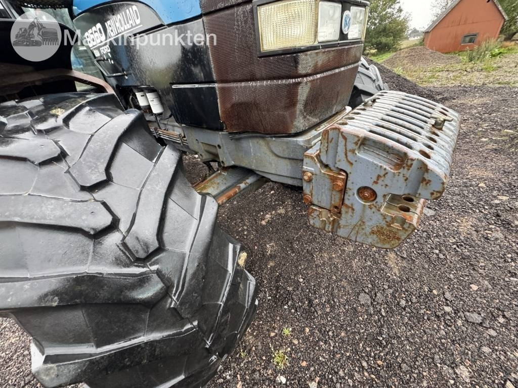 Farm tractor New Holland 8560: picture 17