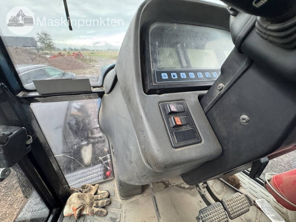Farm tractor New Holland 8560: picture 29