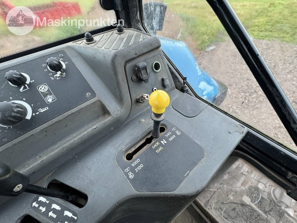 Farm tractor New Holland 8560: picture 33