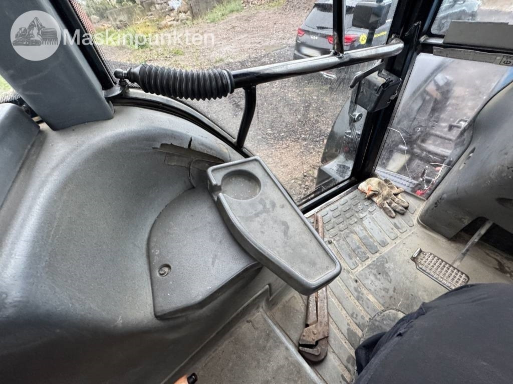 Farm tractor New Holland 8560: picture 39