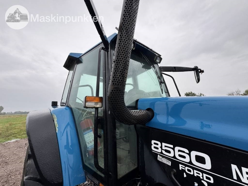 Farm tractor New Holland 8560: picture 23