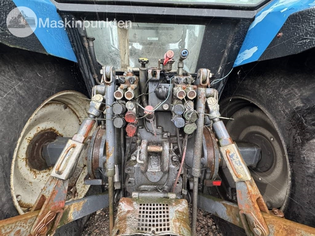 Farm tractor New Holland 8560: picture 8