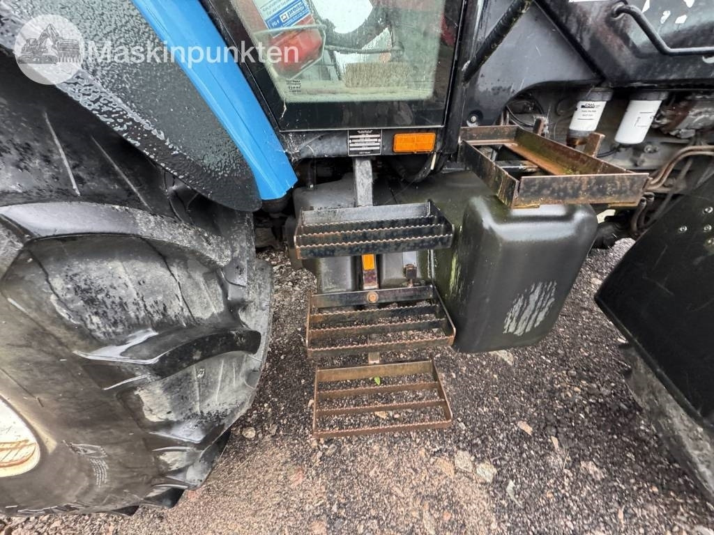 Farm tractor New Holland 8560: picture 13