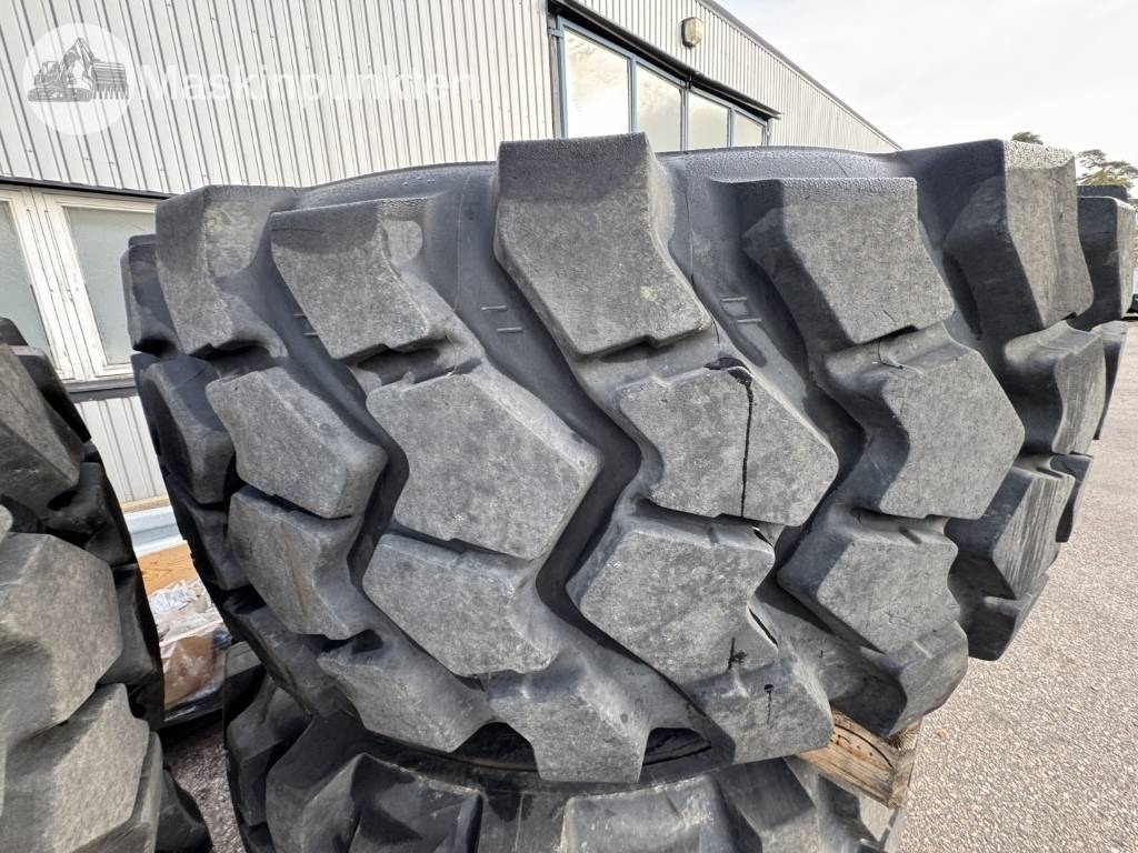 Trelleborg EMR1030 - Tire for Construction machinery: picture 3 Trelleborg EMR1030 - Tire for Construction machinery: picture 3