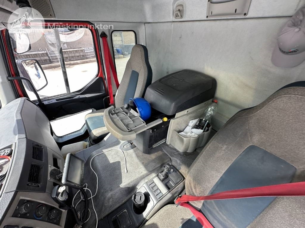 Concrete mixer truck Volvo FE 320: picture 17