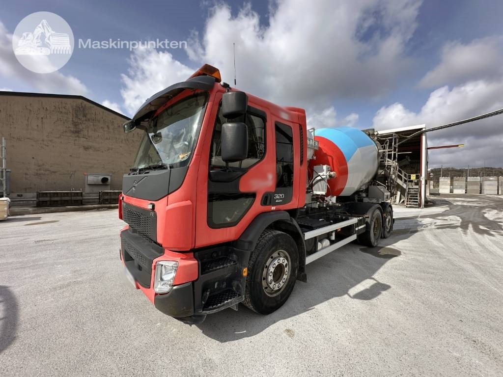 Concrete mixer truck Volvo FE 320: picture 11
