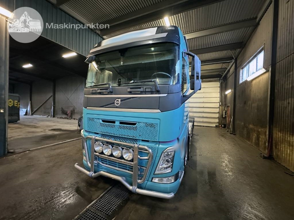 Volvo FH 13 500 - Hook lift truck: picture 1 Volvo FH 13 500 - Hook lift truck: picture 1