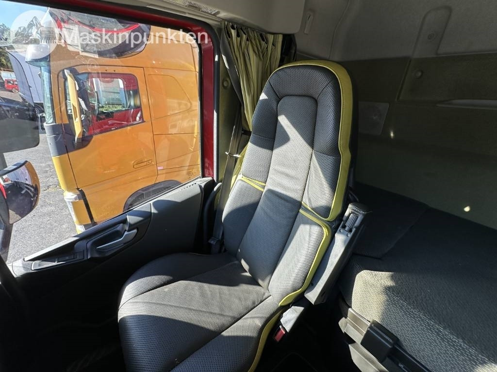 Cab chassis truck Volvo FH 16: picture 28