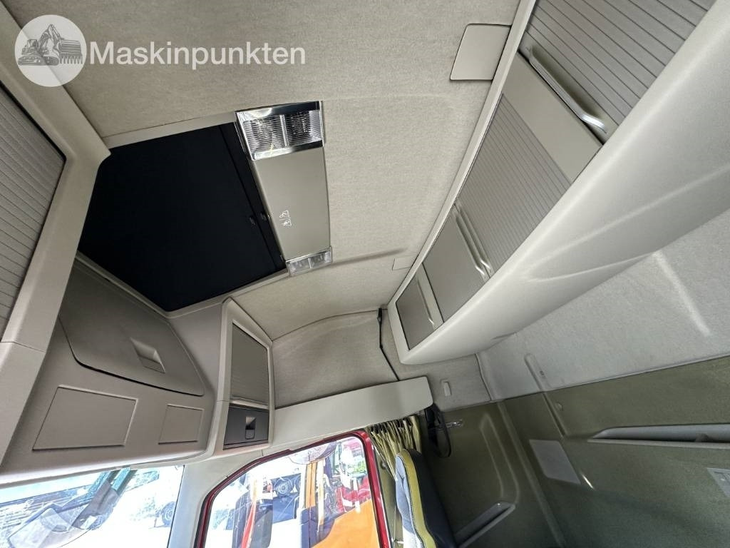 Cab chassis truck Volvo FH 16: picture 17