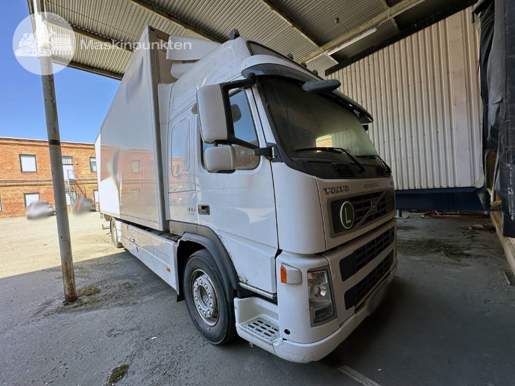 Volvo FM 300  - Box truck: picture 2 Volvo FM 300  - Box truck: picture 2