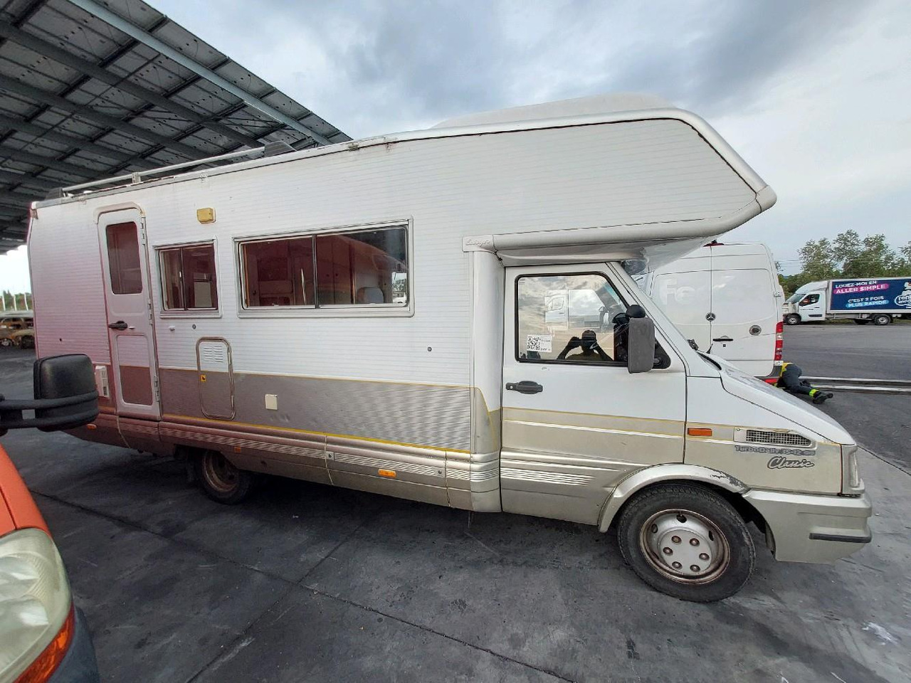 IVECO LAIKA 35.12 CAMPING 122 - Alcove motorhome: picture 3 IVECO LAIKA 35.12 CAMPING 122 - Alcove motorhome: picture 3