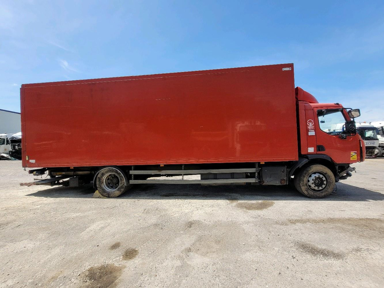 RENAULT D19 WIDE - Box truck: picture 3 RENAULT D19 WIDE - Box truck: picture 3