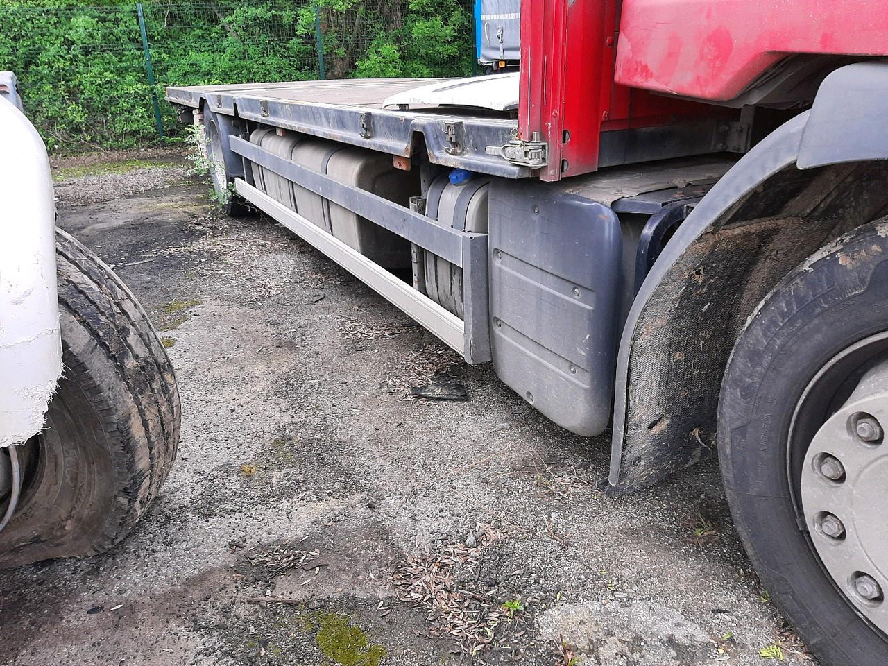 RENAULT PREMIUM 470 PLATEAU - Dropside/ Flatbed truck: picture 3 RENAULT PREMIUM 470 PLATEAU - Dropside/ Flatbed truck: picture 3