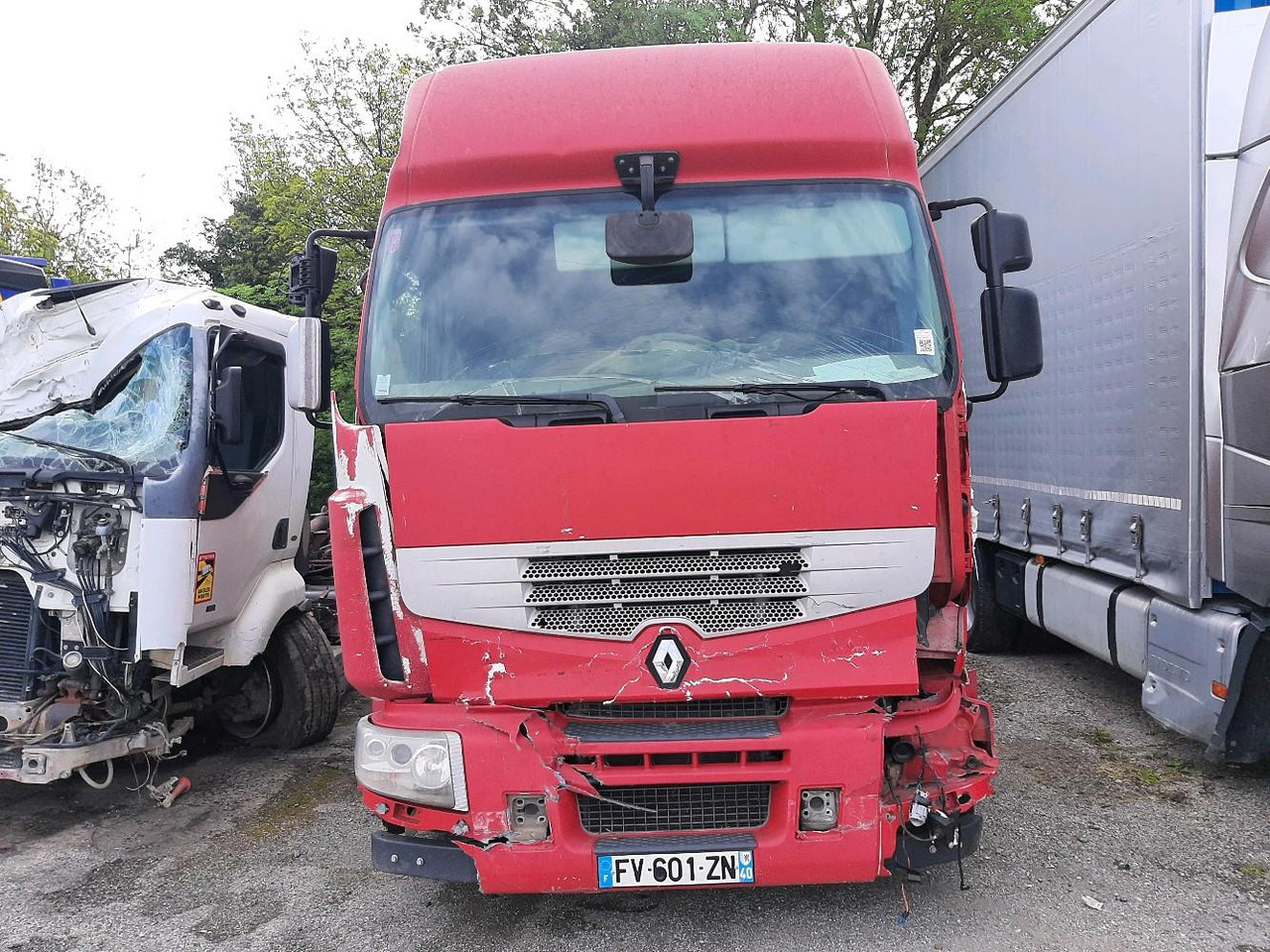 RENAULT PREMIUM 470 PLATEAU - Dropside/ Flatbed truck: picture 2 RENAULT PREMIUM 470 PLATEAU - Dropside/ Flatbed truck: picture 2