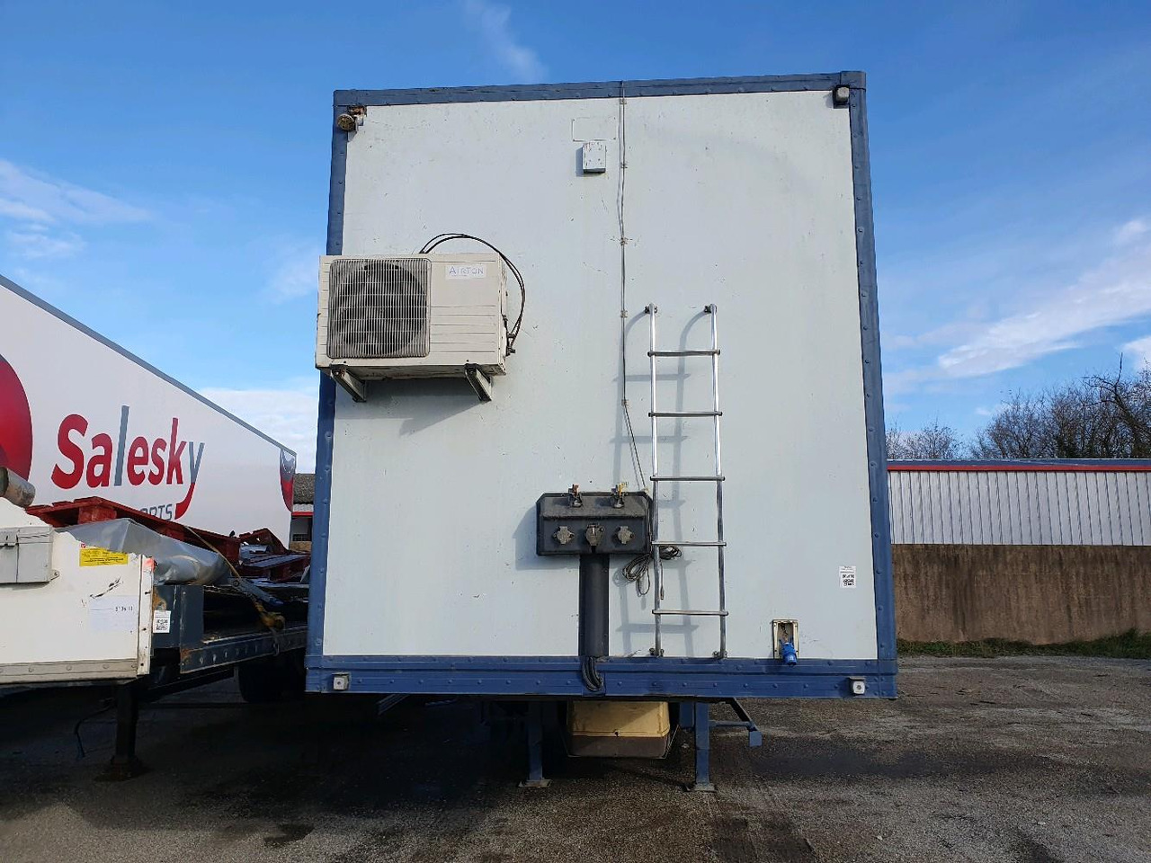 SAMRO SEMI REMORQUE HAB / VAN - Horse semi-trailer: picture 2 SAMRO SEMI REMORQUE HAB / VAN - Horse semi-trailer: picture 2