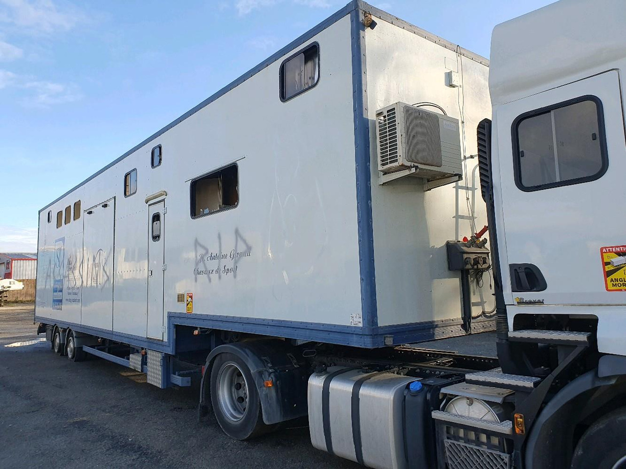 SAMRO SEMI REMORQUE HAB / VAN - Horse semi-trailer: picture 1 SAMRO SEMI REMORQUE HAB / VAN - Horse semi-trailer: picture 1