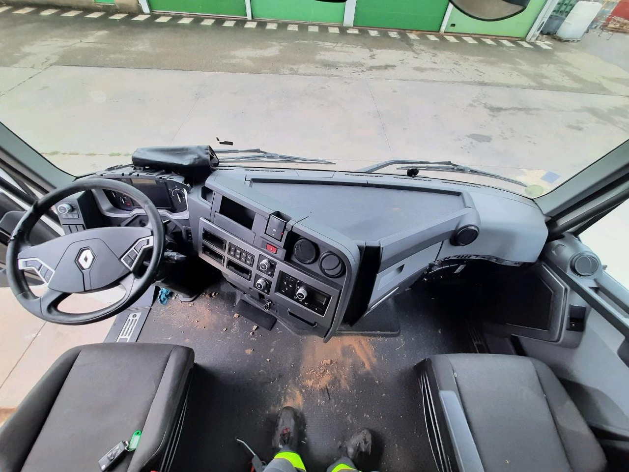Tractor unit RENAULT T 440: picture 12