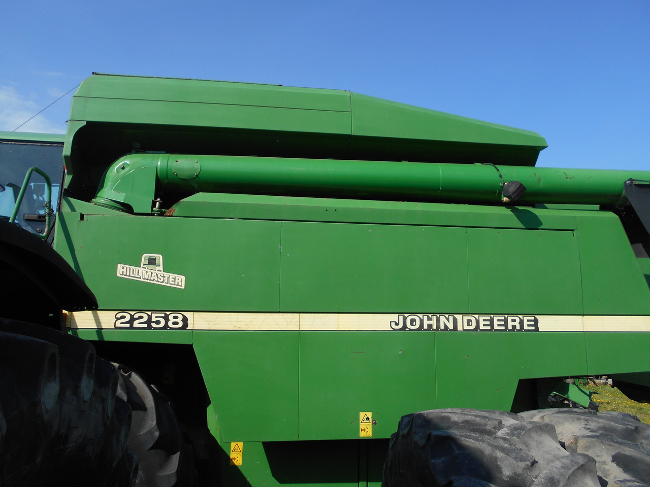 Kombajn do zboża John deer 2258 - Combine harvester: picture 1 Kombajn do zboża John deer 2258 - Combine harvester: picture 1