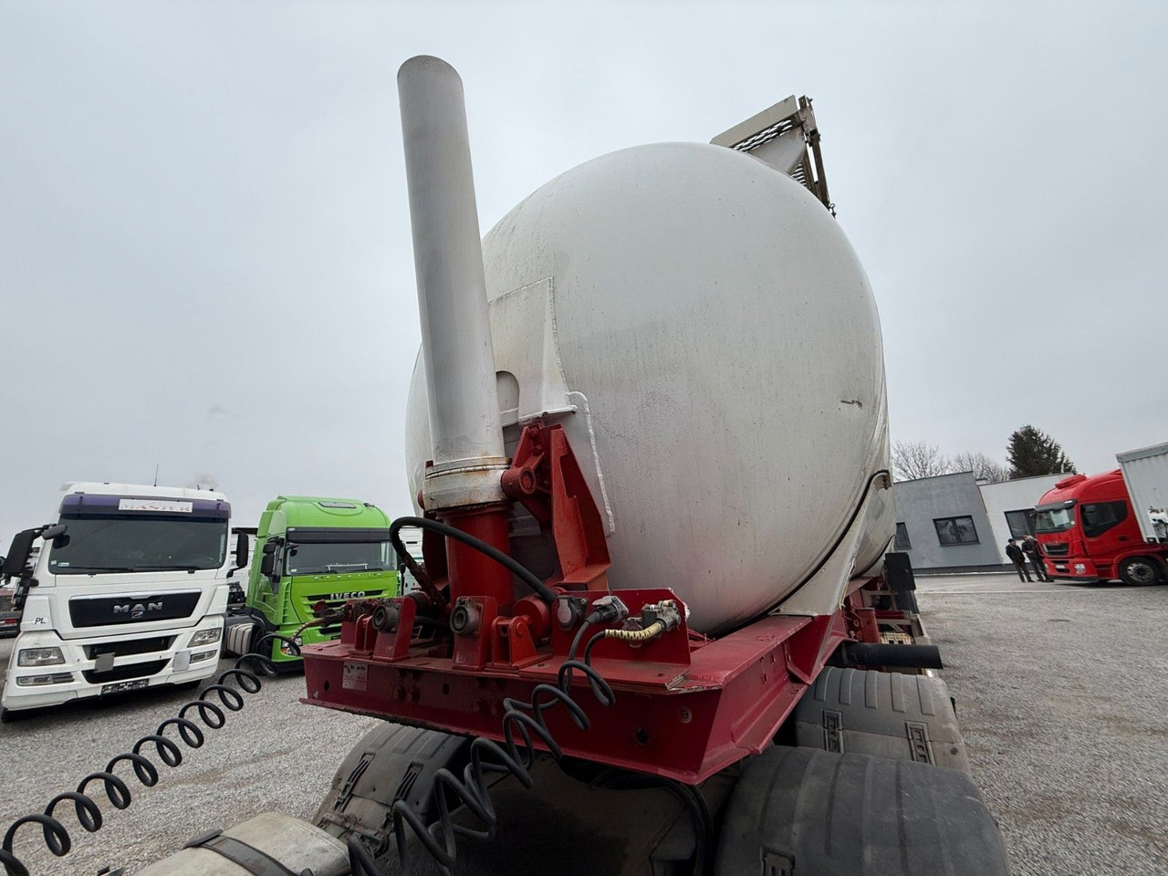 Feldbinder KIP 60.3 SILO AXLE BPW - Silo semi-trailer: picture 2 Feldbinder KIP 60.3 SILO AXLE BPW - Silo semi-trailer: picture 2