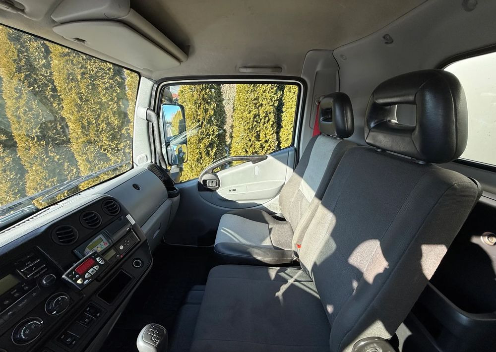 Refrigerator truck Renault D7.5 MANUAL LAMBERET CARRIER XARIOS 350: picture 9