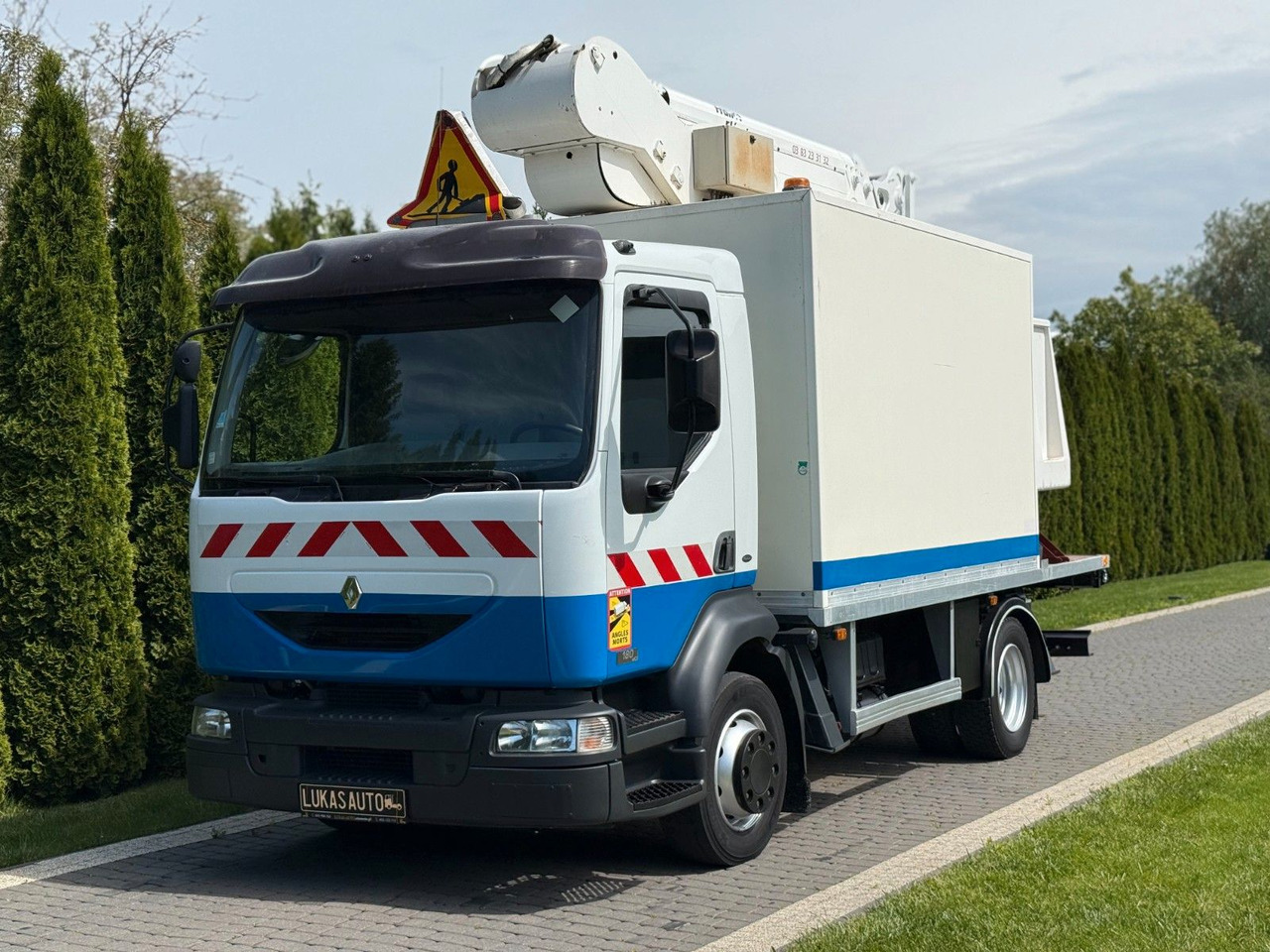 Renault MIDLUM 180 LIFT 18 M FRANCE ELEVATEUR - Truck mounted aerial platform: picture 1 Renault MIDLUM 180 LIFT 18 M FRANCE ELEVATEUR - Truck mounted aerial platform: picture 1