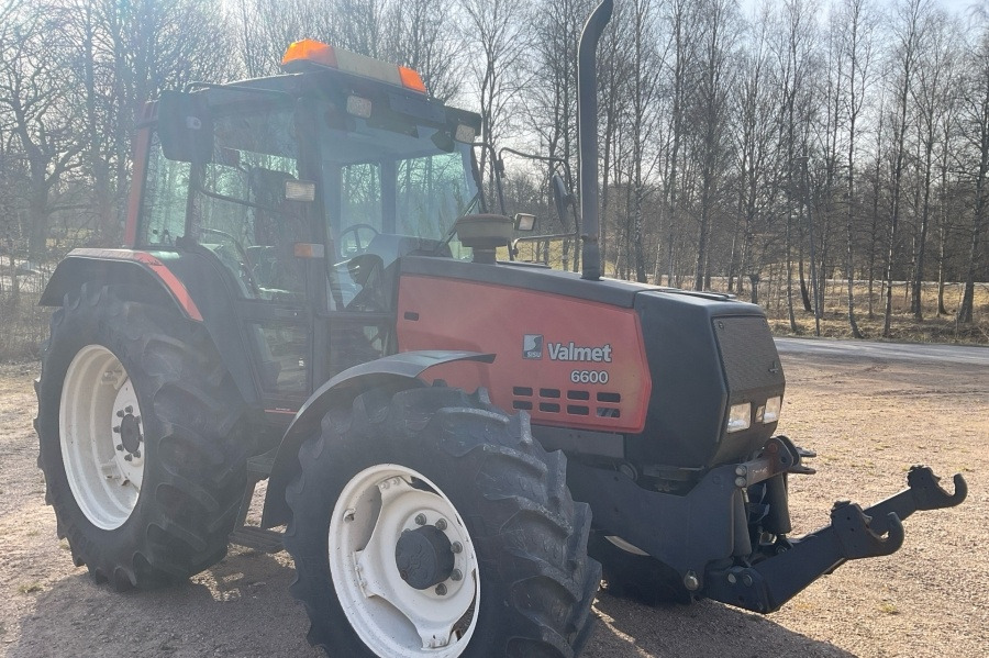 VALMET 6600-4 - Farm tractor: picture 2 VALMET 6600-4 - Farm tractor: picture 2