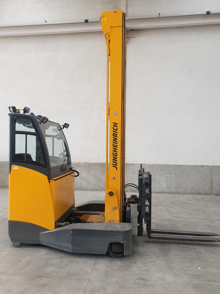 JUNGHEINRICH ETVQ 25 - 4-way reach truck: picture 1 JUNGHEINRICH ETVQ 25 - 4-way reach truck: picture 1