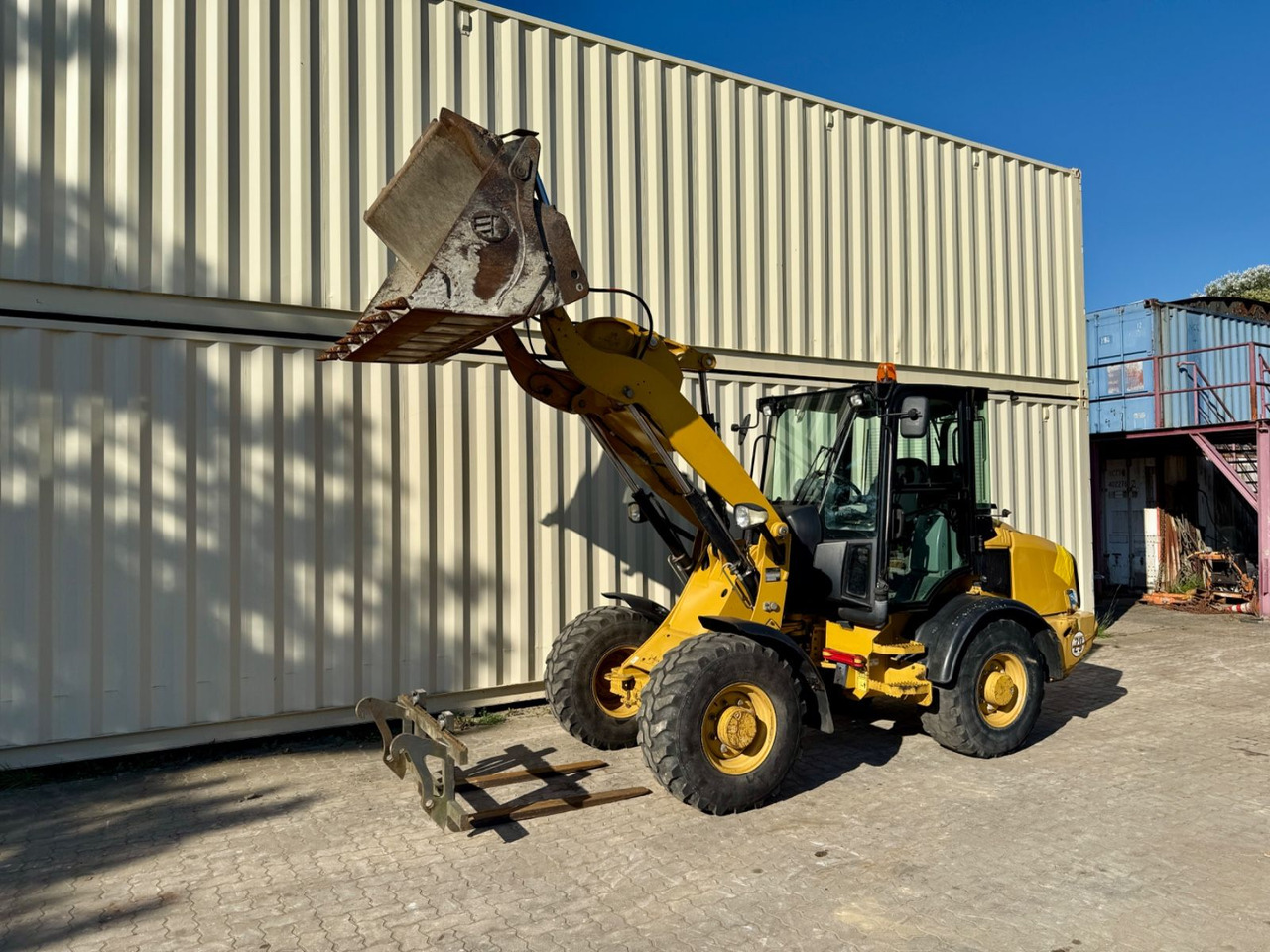 CAT 907H2 / 2014 BJ / 6.390 H / Schaufel + Gabel - Wheel loader: picture 3 CAT 907H2 / 2014 BJ / 6.390 H / Schaufel + Gabel - Wheel loader: picture 3