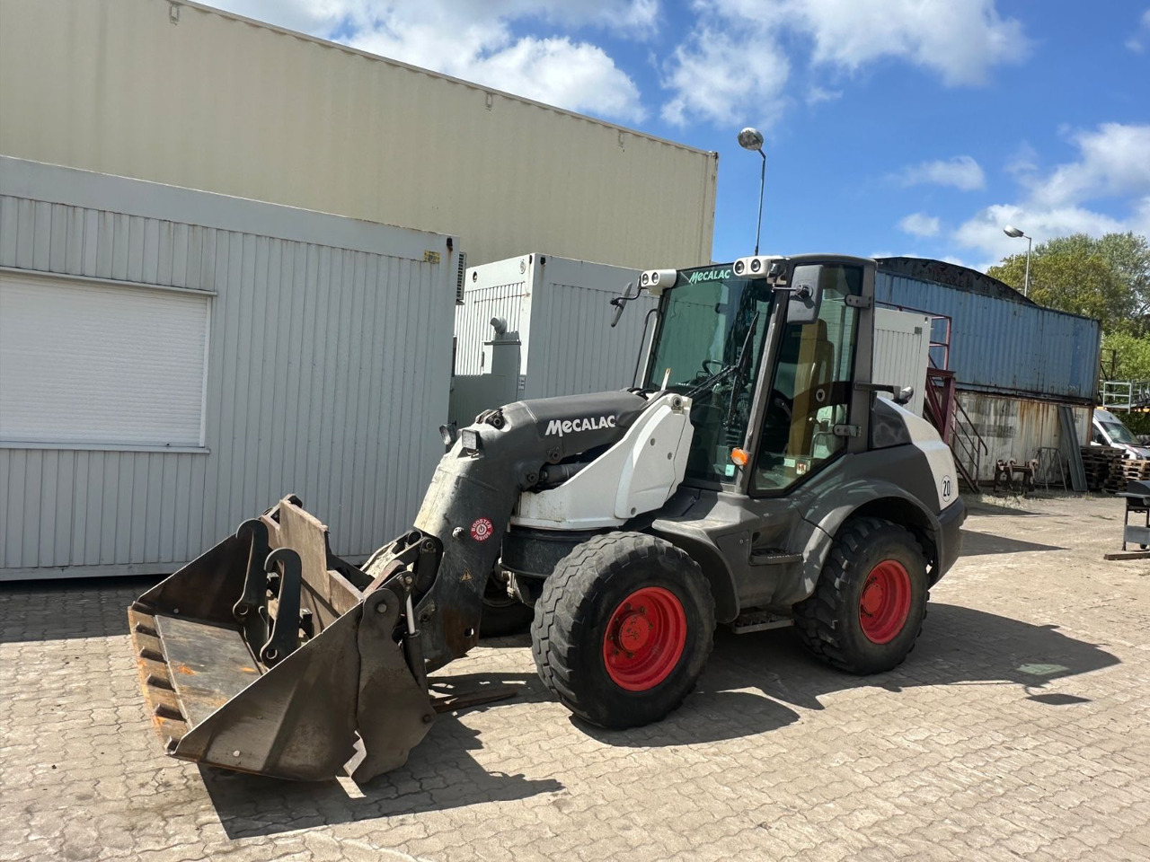 MECALAC AS900 Schwenklader / Klappschaufel + Gabel - Wheel loader: picture 1 MECALAC AS900 Schwenklader / Klappschaufel + Gabel - Wheel loader: picture 1