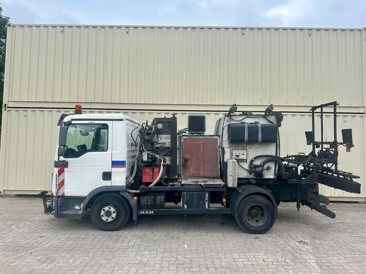 MAN TGL 10.240 / Weiro Bitumenspritze / 1. Hand - Truck: picture 1 MAN TGL 10.240 / Weiro Bitumenspritze / 1. Hand - Truck: picture 1