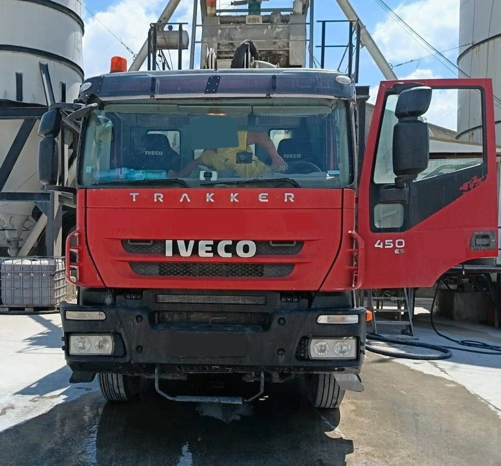 Iveco TRAKKER 450 COIME 35 - Concrete pump truck: picture 2 Iveco TRAKKER 450 COIME 35 - Concrete pump truck: picture 2