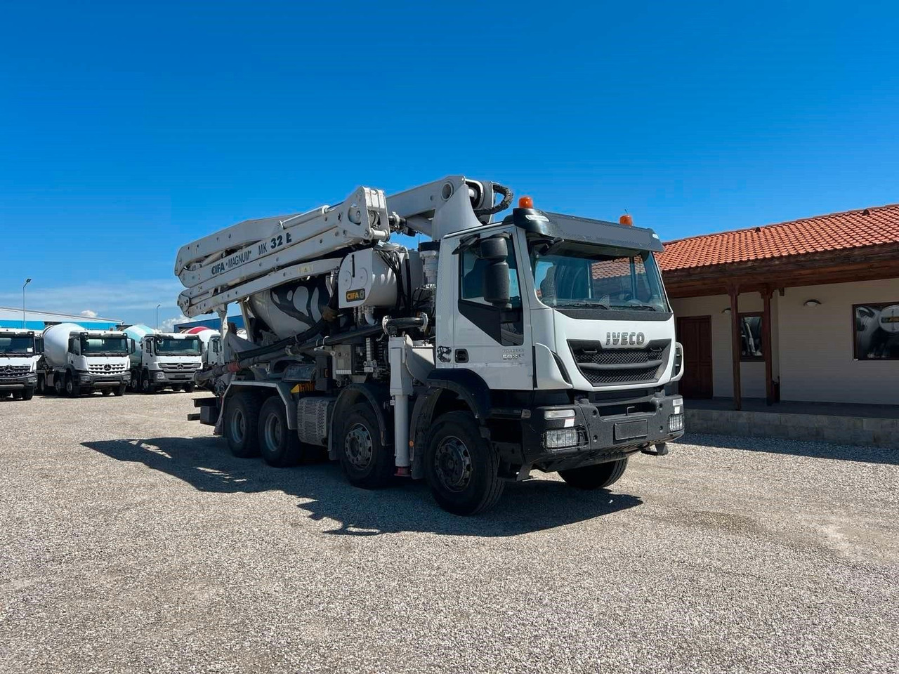 Iveco TRAKKER 500 CIFA MAGNUM MK32L - Concrete pump truck: picture 1 Iveco TRAKKER 500 CIFA MAGNUM MK32L - Concrete pump truck: picture 1