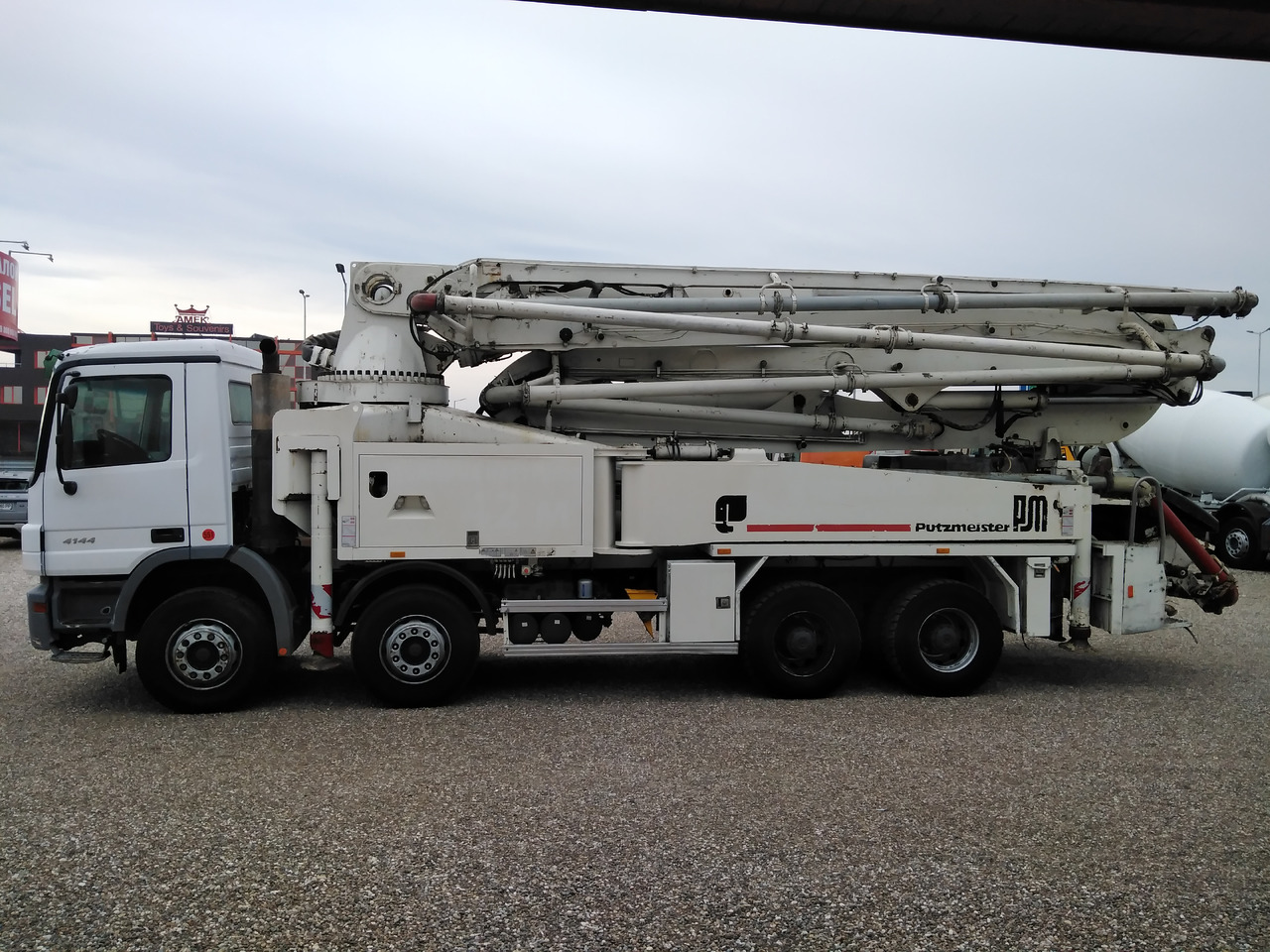 Mercedes-Benz ACTROS 4144 PUTZMEISTER M42 - Concrete pump truck: picture 4 Mercedes-Benz ACTROS 4144 PUTZMEISTER M42 - Concrete pump truck: picture 4