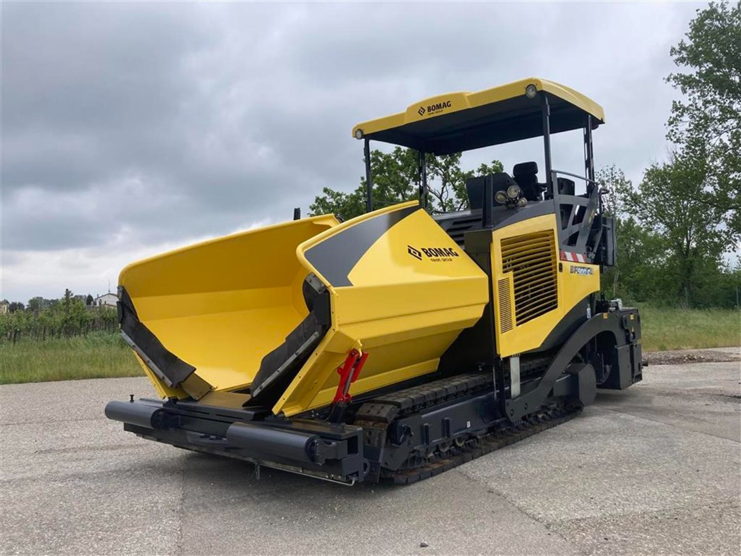 BOMAG IT BF 900 C S500 Stage IIIb/Tier 4i - Asphalt paver: picture 1 BOMAG IT BF 900 C S500 Stage IIIb/Tier 4i - Asphalt paver: picture 1