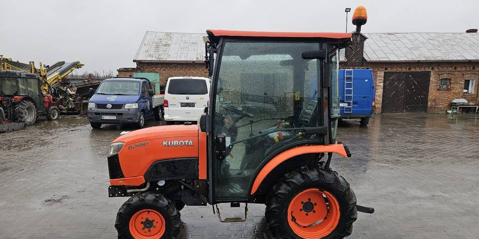 Ciągnik Kubota B2650 4x4 klima 26 KM hydrostat - Farm tractor: picture 1 Ciągnik Kubota B2650 4x4 klima 26 KM hydrostat - Farm tractor: picture 1